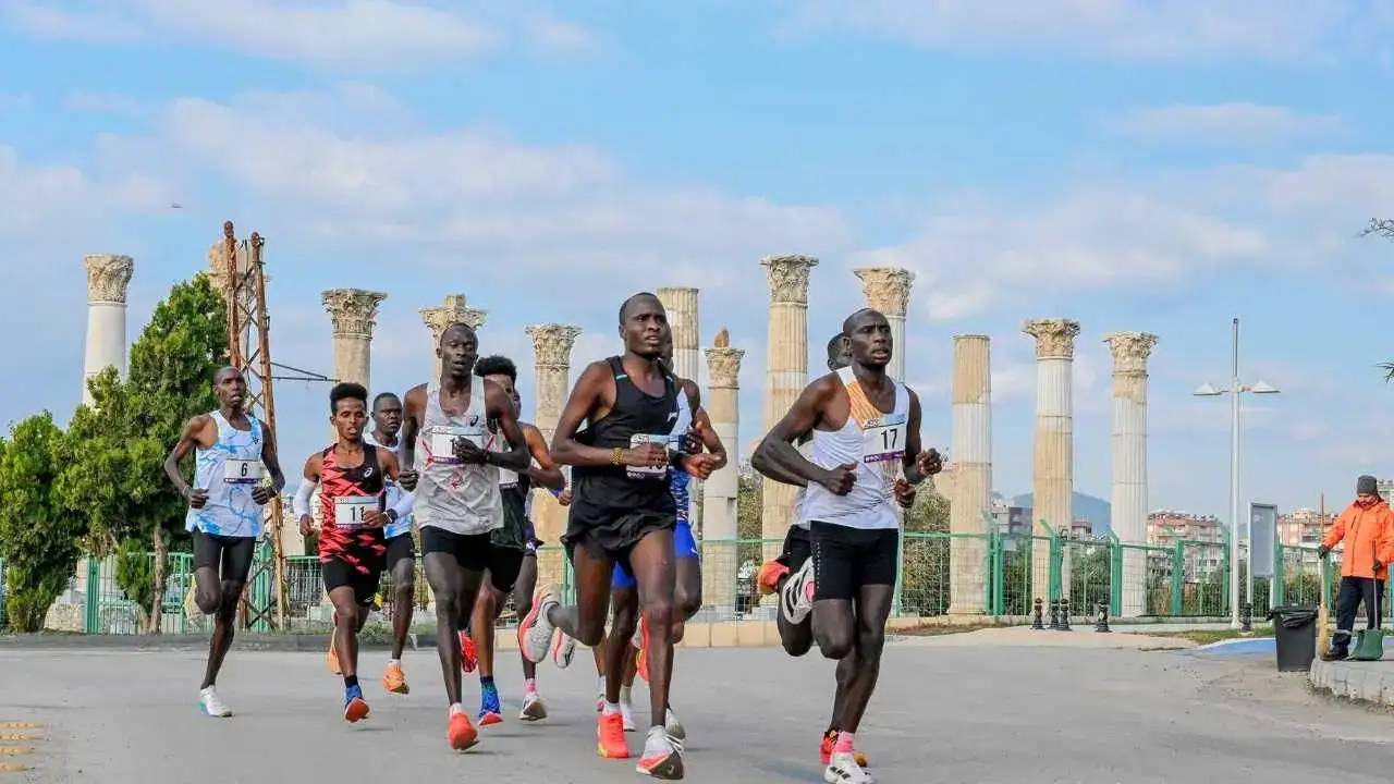 Mersin Maratonu’nda Dünya Çapında Zafer Çift Rekorla Taçlandı! 4